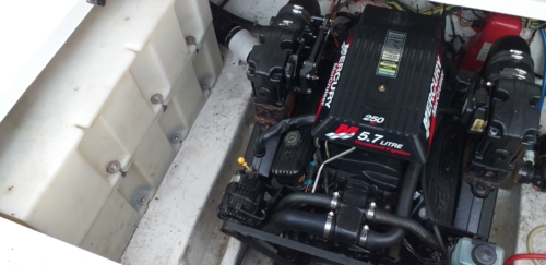 MOTORÓWKA BAYLINER CIERA 2455 24′ SILNIK MERCRUISER 5.7L V8 250HP NAPĘD BRAWO 3