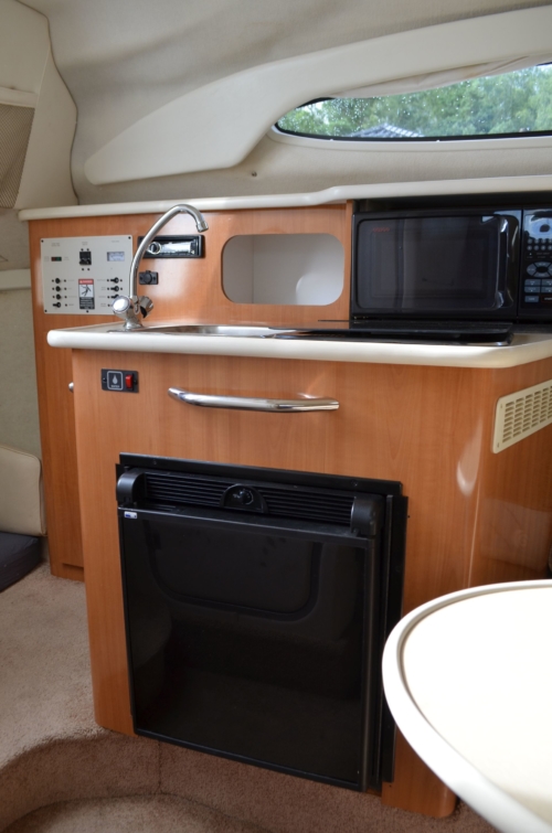 MOTORÓWKA BAYLINER CIERA 2455 24′ SILNIK MERCRUISER 5.7L V8 250HP NAPĘD BRAWO 3