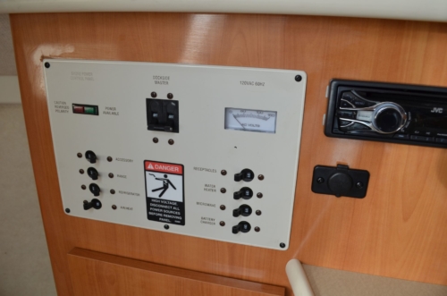 MOTORÓWKA BAYLINER CIERA 2455 24′ SILNIK MERCRUISER 5.7L V8 250HP NAPĘD BRAWO 3