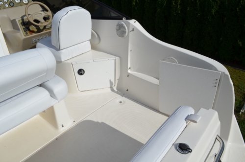 MOTORÓWKA BAYLINER CIERA 2455 24′ SILNIK MERCRUISER 5.7L V8 250HP NAPĘD BRAWO 3