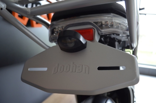 DOOHAN ITANK Skuter elektryczny + ładowarka (Ego2 Goodyear)