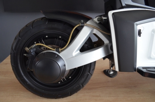 DOOHAN ITANK Skuter elektryczny + ładowarka (Ego2 Goodyear)