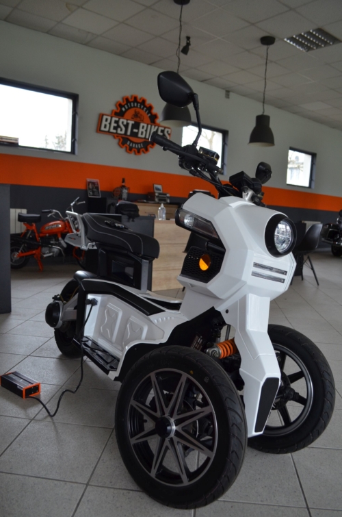 DOOHAN ITANK Skuter elektryczny + ładowarka (Ego2 Goodyear)