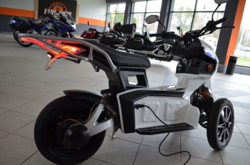 DOOHAN ITANK Skuter elektryczny + ładowarka (Ego2 Goodyear)