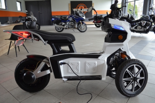 DOOHAN ITANK Skuter elektryczny + ładowarka (Ego2 Goodyear)