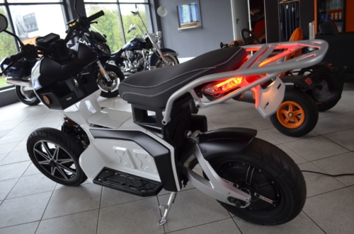 DOOHAN ITANK Skuter elektryczny + ładowarka (Ego2 Goodyear)